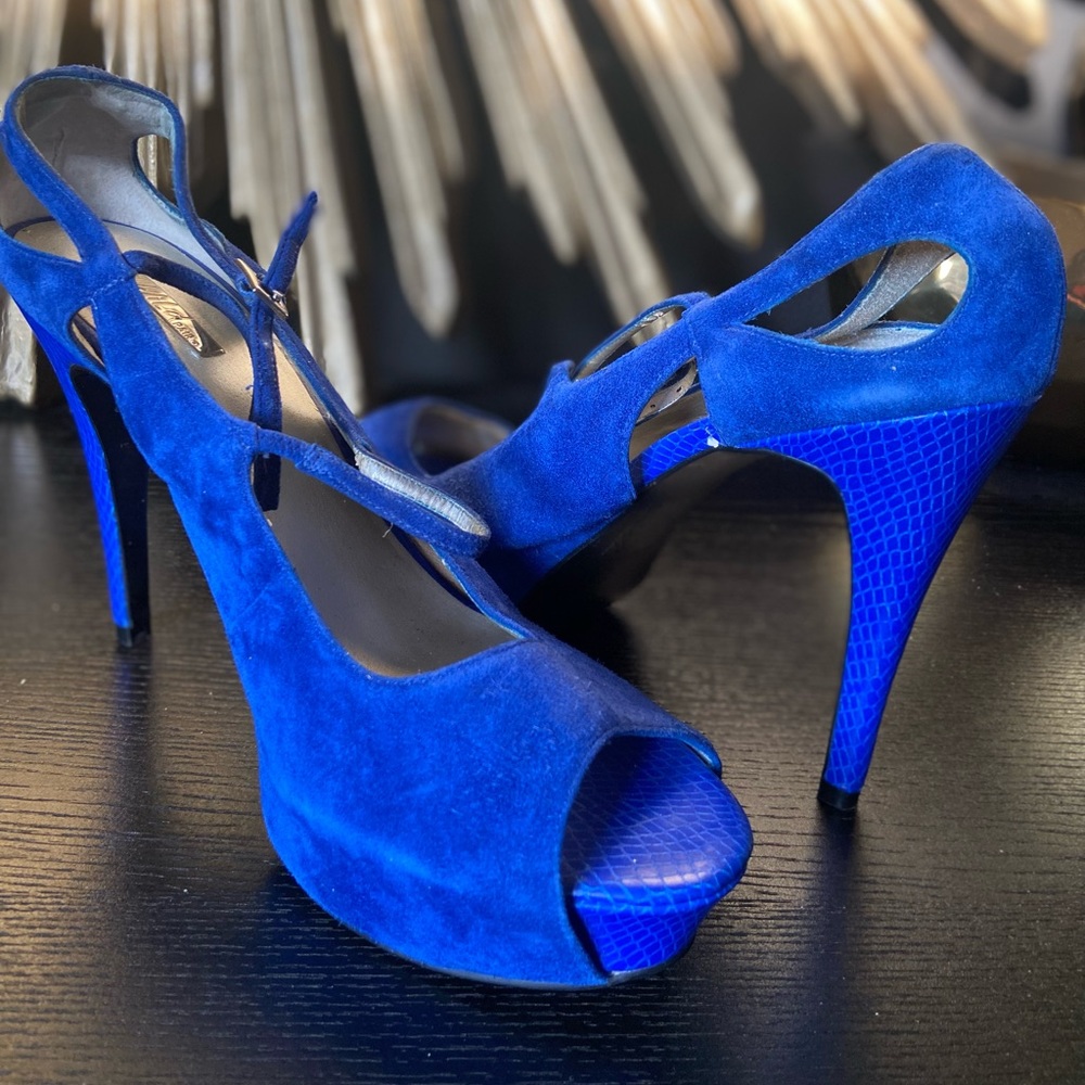 WILD PAIR ELECTRIC BLUE SUEDE HEELS ..worn once hard to find SIZE 10